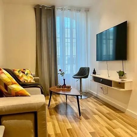 Διαμέρισμα Dezy's House *