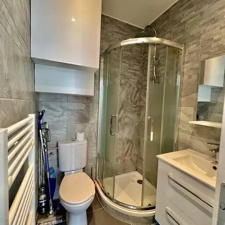 Апартаменты Dezy's House *